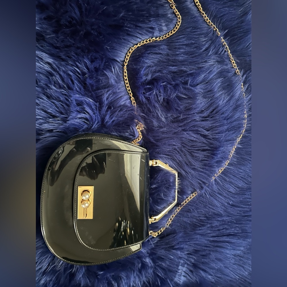 Ladies Black purse with gold trim🫶🏽